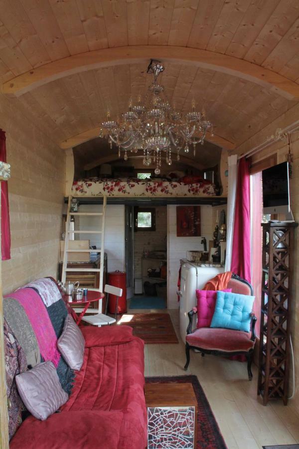 Roulotte Aux Peupliers Hotel La Tour-dʼAigues Esterno foto