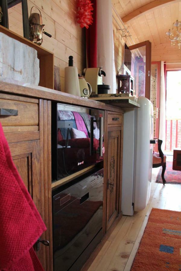 Roulotte Aux Peupliers Hotel La Tour-dʼAigues Esterno foto